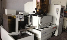 燒錄通治具生產(chǎn)設備-線切割加工